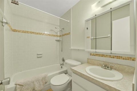 House in Sun City Center, Florida 2 bedrooms, 111.48 sq.m. № 1837650 - photo 22