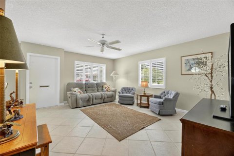 House in Sun City Center, Florida 2 bedrooms, 111.48 sq.m. № 1837650 - photo 11