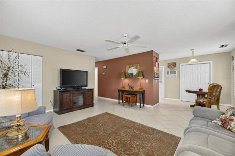 House in Sun City Center, Florida 2 bedrooms, 111.48 sq.m. № 1837650 - photo 9