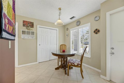 House in Sun City Center, Florida 2 bedrooms, 111.48 sq.m. № 1837650 - photo 12