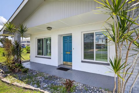 House in Sun City Center, Florida 2 bedrooms, 111.48 sq.m. № 1837650 - photo 3