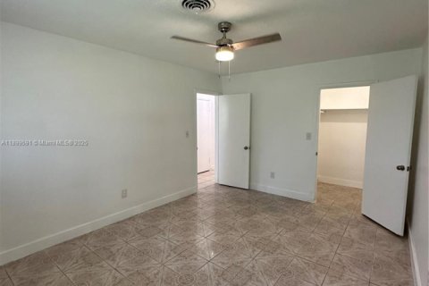 House in North Miami Beach, Florida 2 bedrooms, 200.48 sq.m. № 1951270 - photo 18