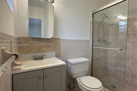 House in North Miami Beach, Florida 2 bedrooms, 200.48 sq.m. № 1951270 - photo 14