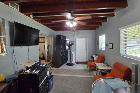 House in Miami, Florida 3 bedrooms, 124.86 sq.m. № 1890447 - photo 26