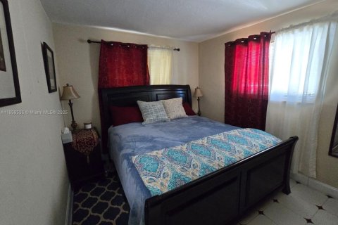 House in Miami, Florida 3 bedrooms, 124.86 sq.m. № 1890447 - photo 11