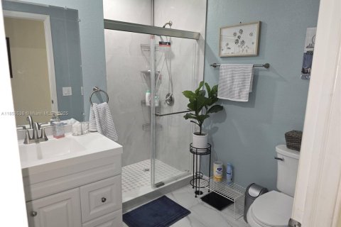 House in Miami, Florida 3 bedrooms, 124.86 sq.m. № 1890447 - photo 20