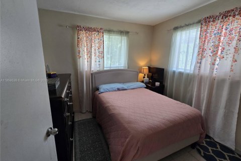 House in Miami, Florida 3 bedrooms, 124.86 sq.m. № 1890447 - photo 16