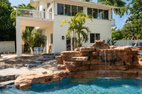 House in Tavernier, Florida 4 bedrooms, 297.66 sq.m. № 2261568 - photo 12