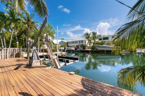 House in Tavernier, Florida 4 bedrooms, 297.66 sq.m. № 2261568 - photo 14