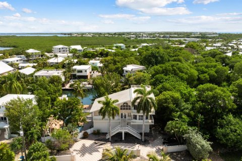 House in Tavernier, Florida 4 bedrooms, 297.66 sq.m. № 2261568 - photo 10