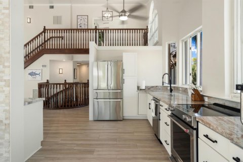 House in Tavernier, Florida 4 bedrooms, 297.66 sq.m. № 2261568 - photo 22