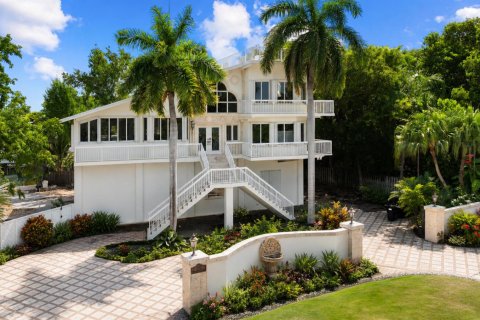 House in Tavernier, Florida 4 bedrooms, 297.66 sq.m. № 2261568 - photo 9