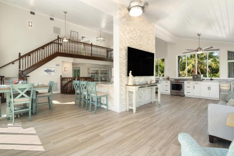 House in Tavernier, Florida 4 bedrooms, 297.66 sq.m. № 2261568 - photo 19