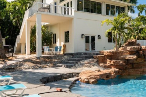 House in Tavernier, Florida 4 bedrooms, 297.66 sq.m. № 2261568 - photo 13