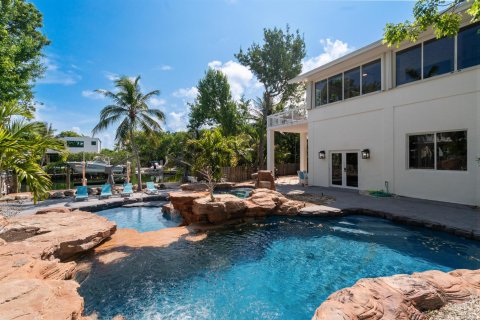 House in Tavernier, Florida 4 bedrooms, 297.66 sq.m. № 2261568 - photo 16