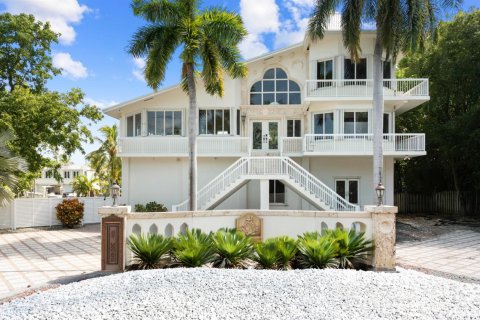 House in Tavernier, Florida 4 bedrooms, 297.66 sq.m. № 2261568 - photo 7