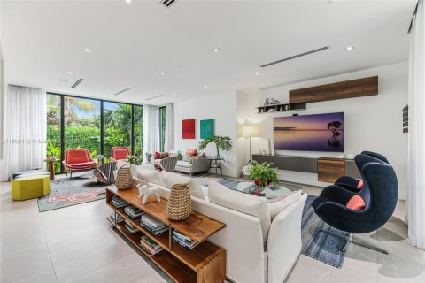 House in Key Biscayne, Florida 5 bedrooms, 342.62 sq.m. № 1971317 - photo 5