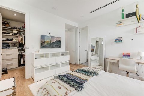 House in Key Biscayne, Florida 5 bedrooms, 342.62 sq.m. № 1971317 - photo 22