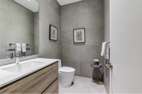 House in Key Biscayne, Florida 5 bedrooms, 342.62 sq.m. № 1971317 - photo 4