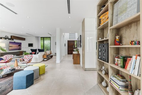 House in Key Biscayne, Florida 5 bedrooms, 342.62 sq.m. № 1971317 - photo 9