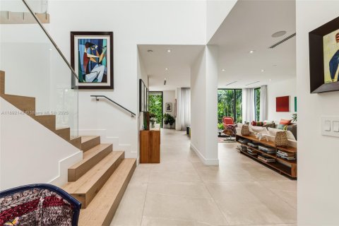 House in Key Biscayne, Florida 5 bedrooms, 342.62 sq.m. № 1971317 - photo 2