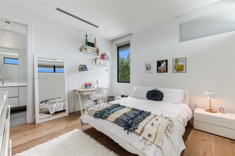 House in Key Biscayne, Florida 5 bedrooms, 342.62 sq.m. № 1971317 - photo 21