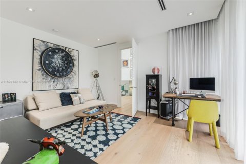 House in Key Biscayne, Florida 5 bedrooms, 342.62 sq.m. № 1971317 - photo 17