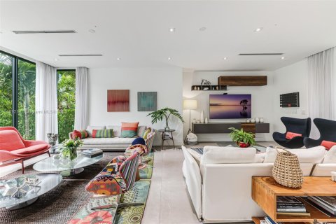 House in Key Biscayne, Florida 5 bedrooms, 342.62 sq.m. № 1971317 - photo 3