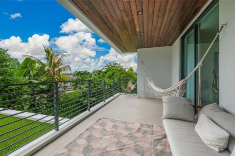 House in Key Biscayne, Florida 5 bedrooms, 342.62 sq.m. № 1971317 - photo 29