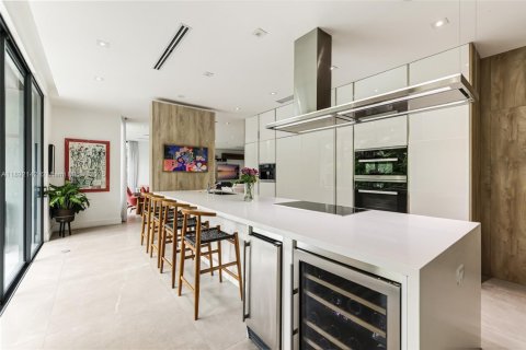 House in Key Biscayne, Florida 5 bedrooms, 342.62 sq.m. № 1971317 - photo 14