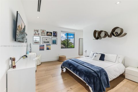 House in Key Biscayne, Florida 5 bedrooms, 342.62 sq.m. № 1971317 - photo 20