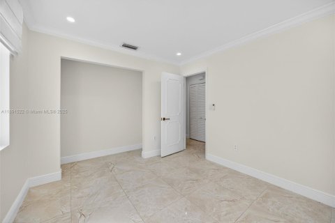 Снять в аренду виллу или дом в Майами, Флорида 4 спальни, 169.27м2, № 1950334 - фото 28