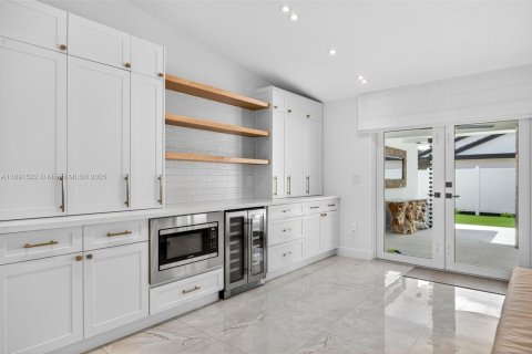 Снять в аренду виллу или дом в Майами, Флорида 4 спальни, 169.27м2, № 1950334 - фото 10