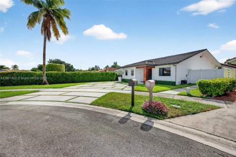 Снять в аренду виллу или дом в Майами, Флорида 4 спальни, 169.27м2, № 1950334 - фото 2