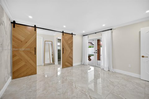 Снять в аренду виллу или дом в Майами, Флорида 4 спальни, 169.27м2, № 1950334 - фото 16