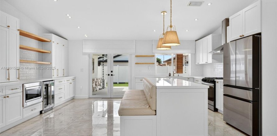 Дом в Майами, Флорида 4 спальни, 169.27м2 № 1950334