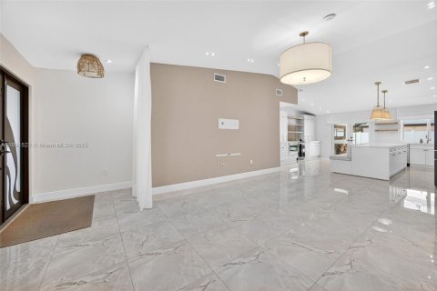 Снять в аренду виллу или дом в Майами, Флорида 4 спальни, 169.27м2, № 1950334 - фото 7