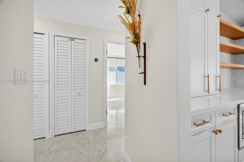 Снять в аренду виллу или дом в Майами, Флорида 4 спальни, 169.27м2, № 1950334 - фото 13