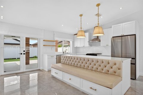 Снять в аренду виллу или дом в Майами, Флорида 4 спальни, 169.27м2, № 1950334 - фото 9