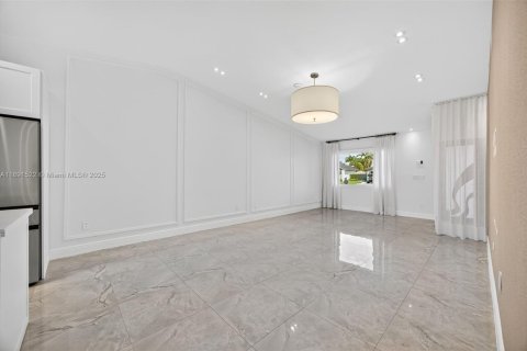 Снять в аренду виллу или дом в Майами, Флорида 4 спальни, 169.27м2, № 1950334 - фото 8