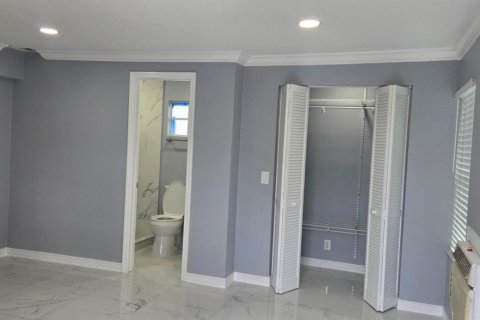 House in Lantana, Florida 4 bedrooms, 146.6 sq.m. № 2376203