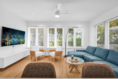 Condominio en venta en Miami Beach, Florida, 2 dormitorios, 85.47 m2 № 2040691 - foto 4