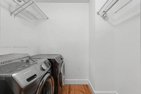 Condominio en venta en Miami Beach, Florida, 2 dormitorios, 85.47 m2 № 2040691 - foto 18