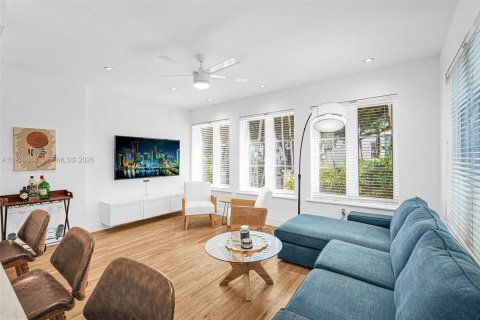 Condominio en venta en Miami Beach, Florida, 2 dormitorios, 85.47 m2 № 2040691 - foto 3