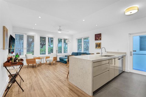Condo in Miami Beach, Florida, 2 bedrooms  № 2040691