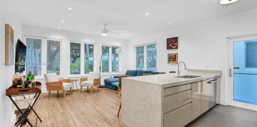 Condominio en Miami Beach, Florida, 2 dormitorios № 2040691
