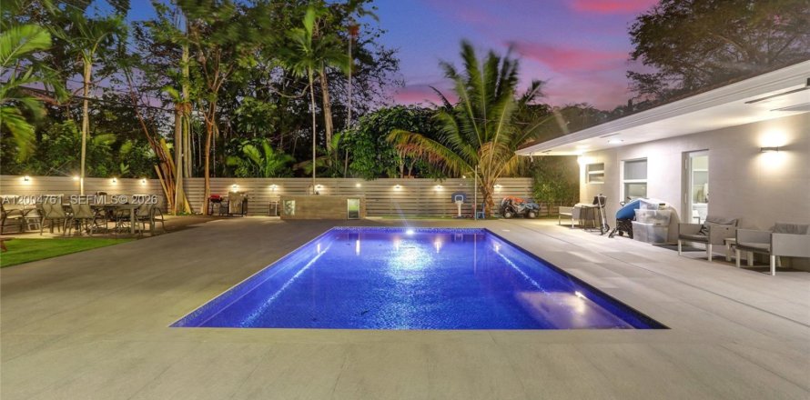 House in North Miami Beach, Florida 5 bedrooms № 2170543