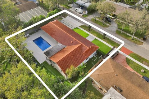House in North Miami Beach, Florida 5 bedrooms № 2170543 - photo 12