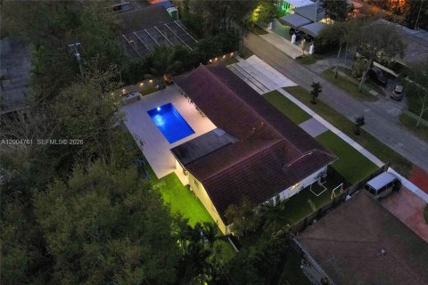 House in North Miami Beach, Florida 5 bedrooms № 2170543 - photo 9