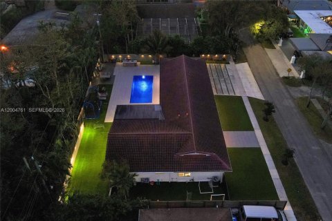 House in North Miami Beach, Florida 5 bedrooms № 2170543 - photo 10